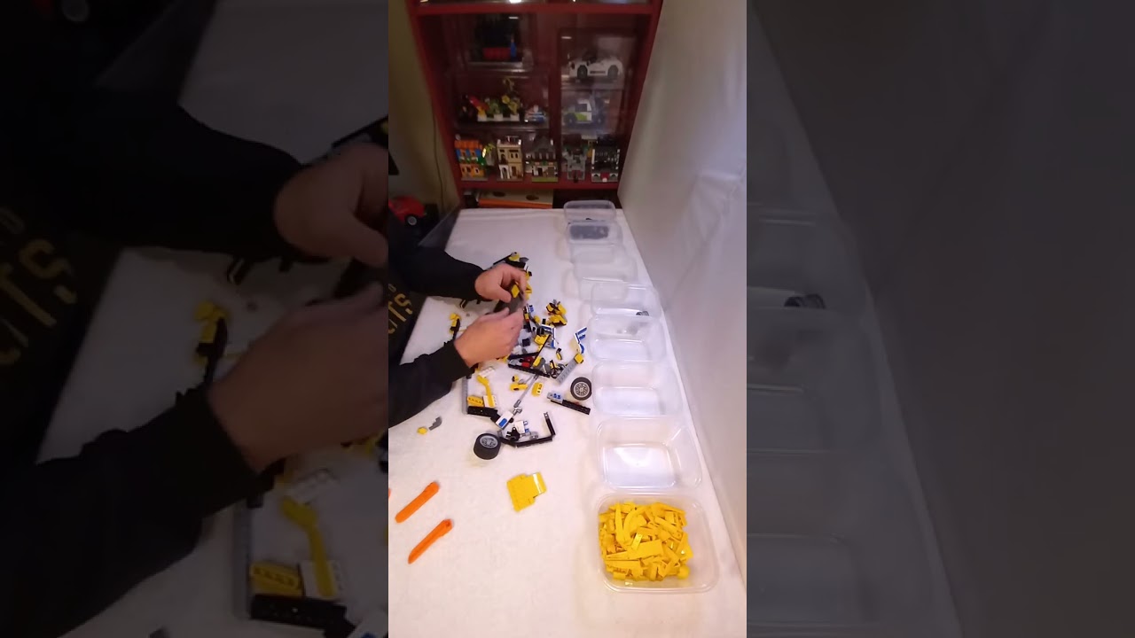 Disassembly -  Lego set 5767 - Cool Cruiser from the Creator series - 2011