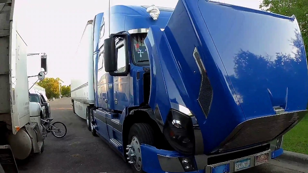 Капот вольво внл. Капот Volvo VNL 780. Зеркала на капот Volvo VNL 780. Зеркала Вольво внл 780. Зеркало Вольво VNL.