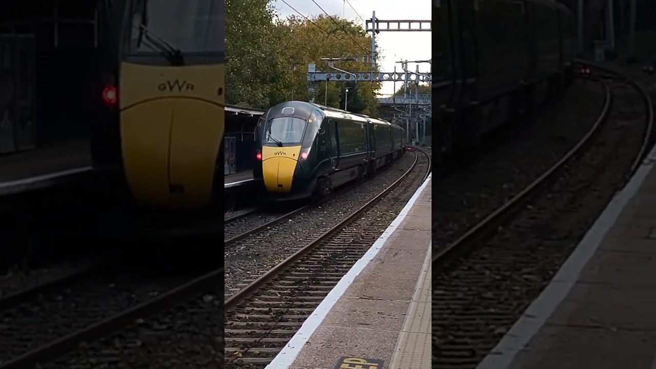 GWR 800 passing Reading West