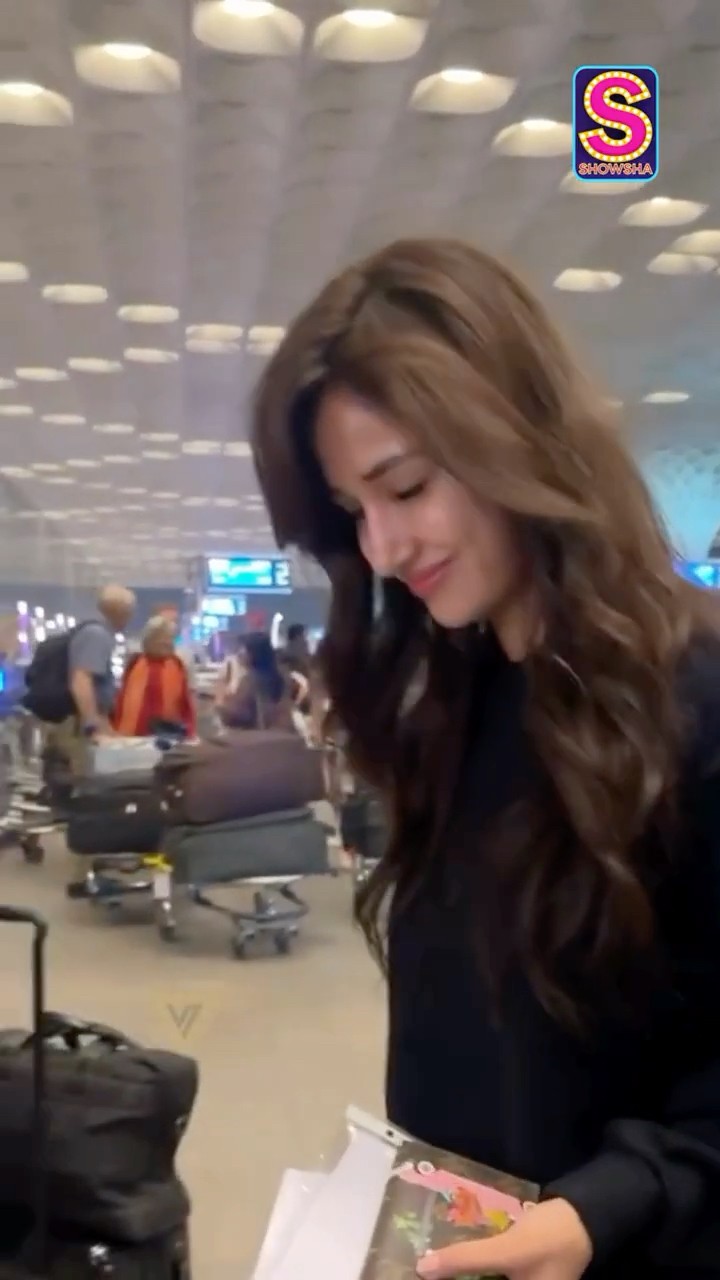 Disha Patani Keeps It Cool And Comfy At The Airport In Black, Looking Effortlessly Chic | N18S
