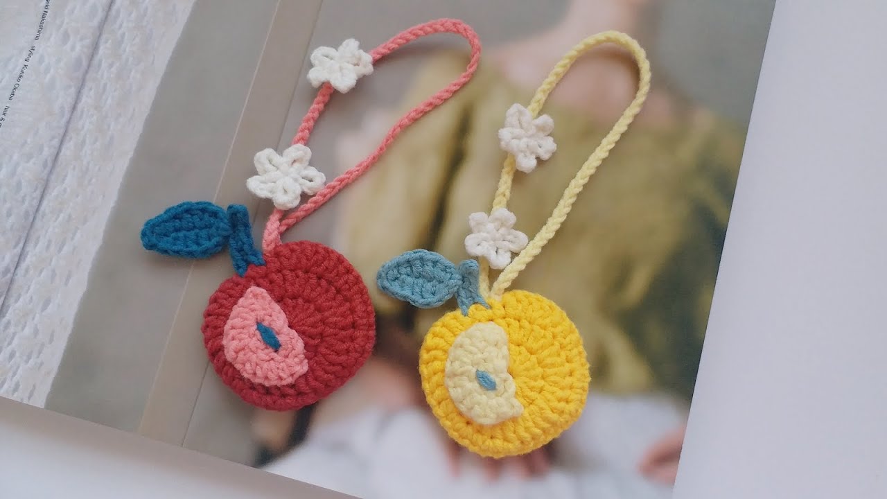 一眼就爱上的小苹果挂件，可爱极了，这是详细的钩针编织教程