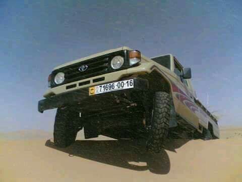 شاعر ورقلة على سيارة ستيشن