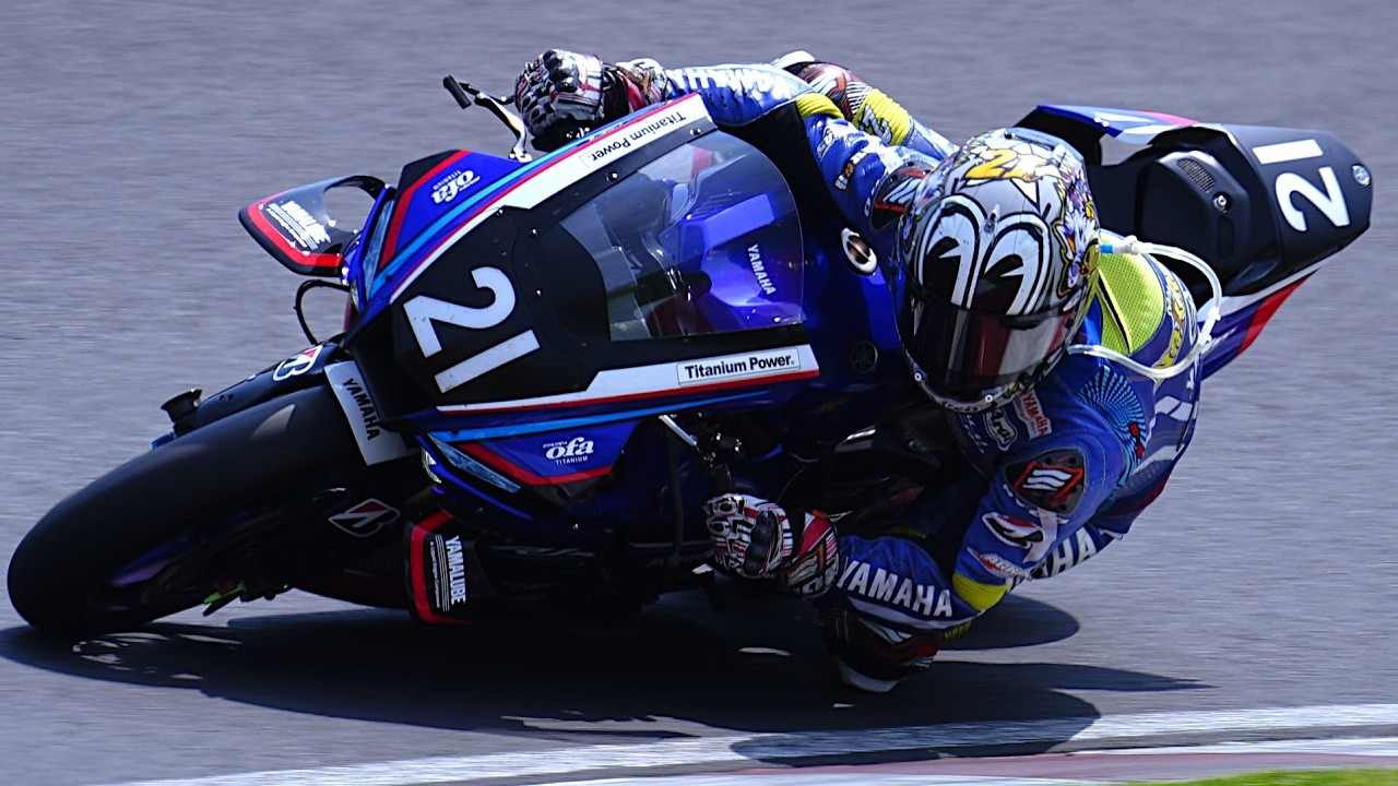 21 YAMAHA FACTORY RACING TEAM 中須賀克行選手 南本宗一郎選手 鈴鹿8 