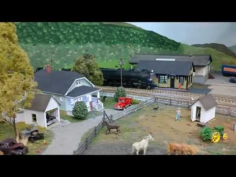 PRR M1a 6788 and reefer train.