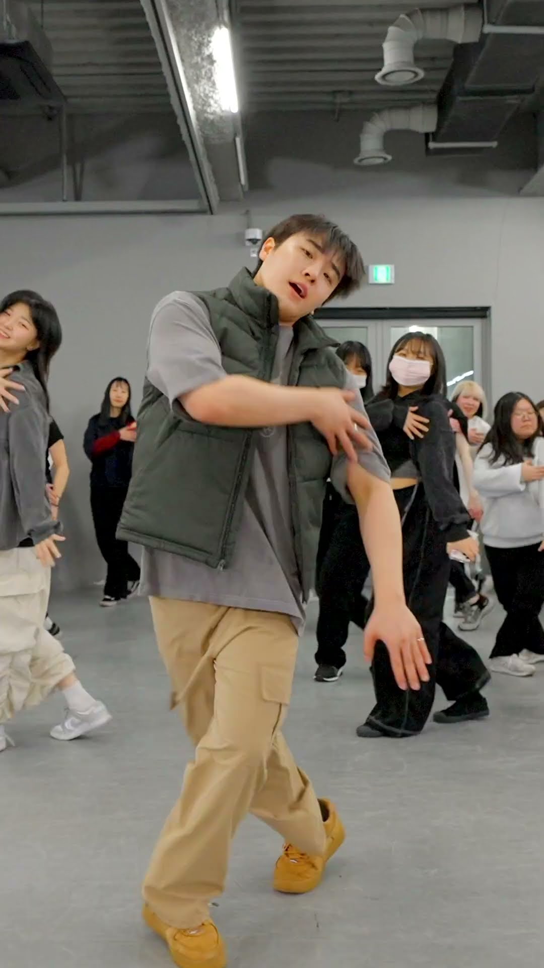 Special Class 'CONNECT' with #goldenchild #seungmin?? #feelme #dance