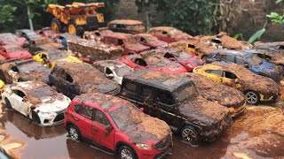 Super Dirty Toy Car Falling Into Clean Water screenshot 5