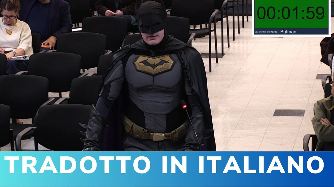 “Siete dei codardi”: Batman interviene al consiglio comunale USA contro l’ICE
