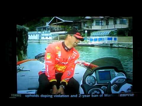 Gerald Swindle catching a 10lber 2007 Bassmater Elite Series