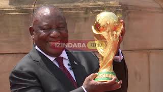 Umengameli Wezwe Ucyril Ramaphosa Wamukele Indebe Yomhlaba Ohambweni Lwayo Lwamazwe Omhlaba Epitoli