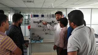 Pneumatic circuit demonstration