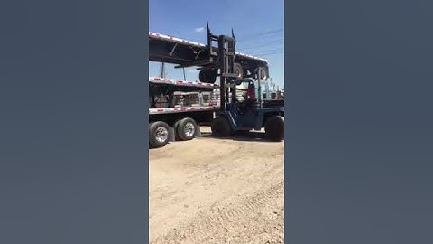 Unloading stacked trailers