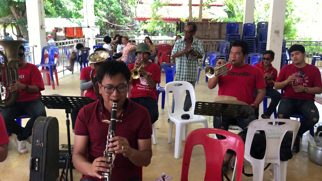 แตรวงสะบายแบนอัมพวานั่งบรรเลง งานบวช ลูกพี่เอ๋ พี่จ๋อง ณวัดจุฬามณี