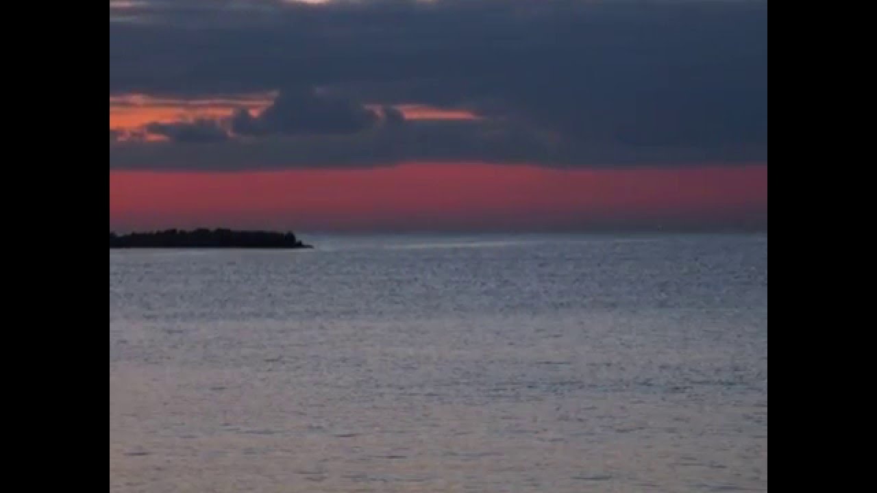 L'antico castello sul mare e sole all'alba, Rapallo.