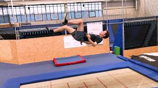 How to Cat-Twist on Trampoline