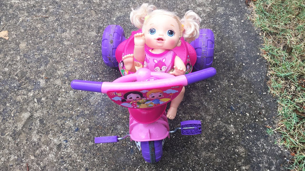 Baby Alive Suzi Bebek İlk Kez Yağmurda Bisiklet Sürüyor YouTube
