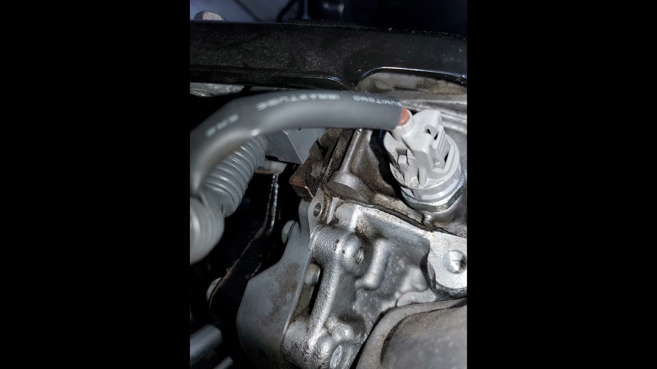 2017 toyota camry se engine oil leak