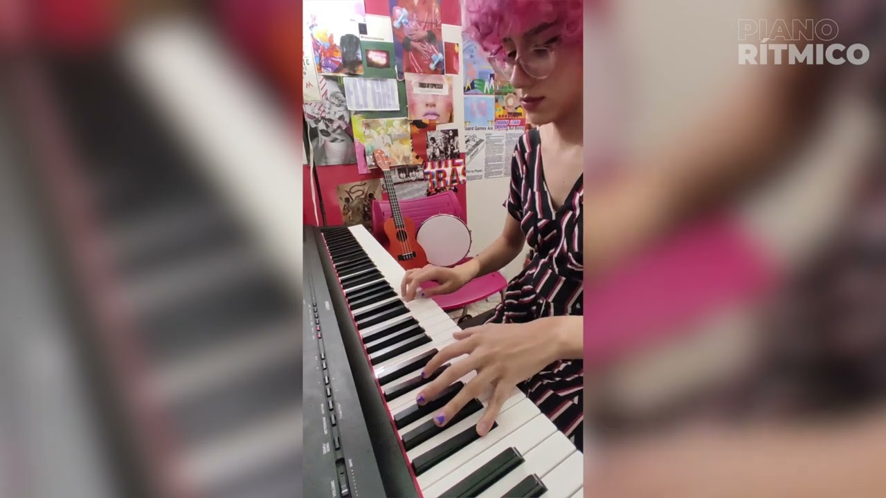 Geovanna tocando Qui Nem Giló no piano solo