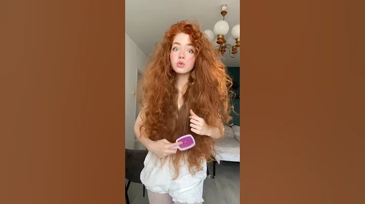 Styling your curls is so easy if you use the right products 🙌 Hydrating Curl Cream & Curl Defining