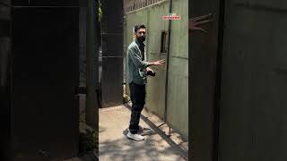 Vikrant Massey&#39;s visit to Vidhu Vinod Chopra&#39;s house in Bandra. #VikrantMassey #VidhuVinodChopra