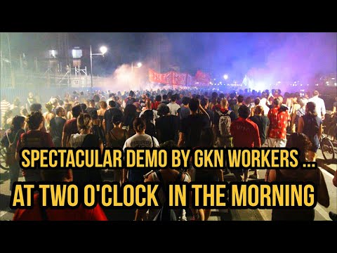 Spectacular demo by GKN workers in Florence - at two o'clock in the morning