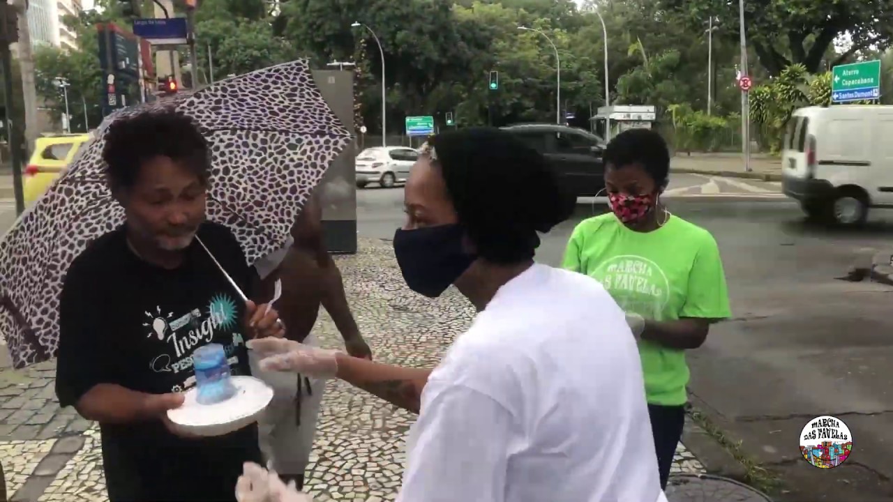 Distribuição de quentinhas  e roupas 03/05/2020