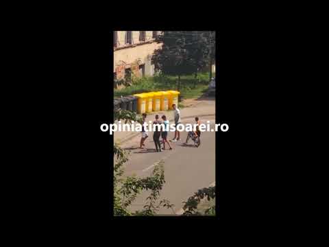 Impuscaturi ziua in amiaza mare pe o strada Timisoara