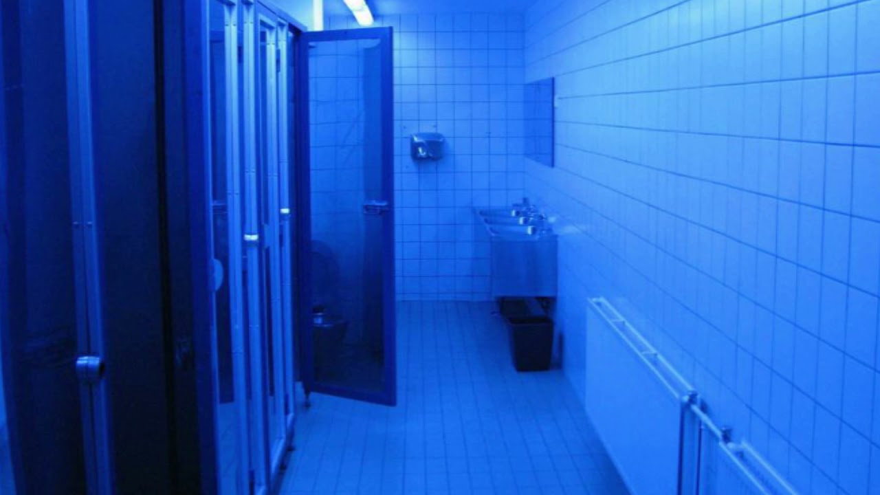 Doja cat/Sza - kiss me more, but you're in bathroom during a party + everything is in slow motion