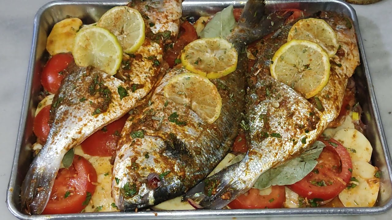 سمك الدوراد في الفرن بالخضار و بتتبيلة رهيبة  البنة لا تقاوم