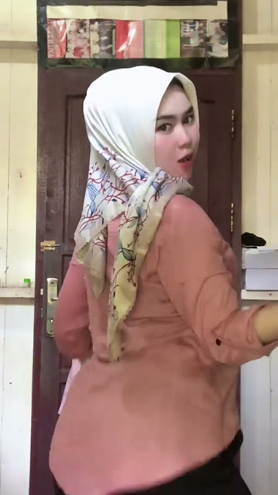 Tante hijab lagi pengen goyang
