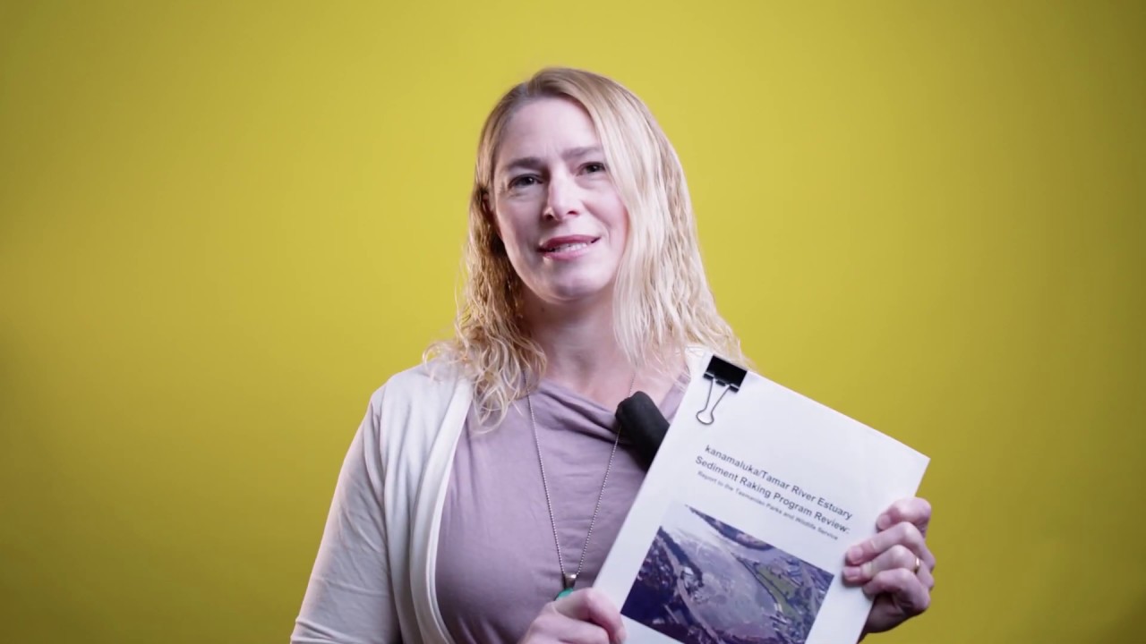 Sediment raking in kanamaluka / the Tamar River Estuary - YouTube