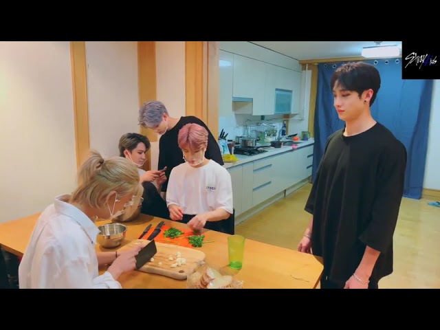 [Stray Kids] Yes, customer. Welcome! This is Felix's Restaurant! [26Jun20] class=
