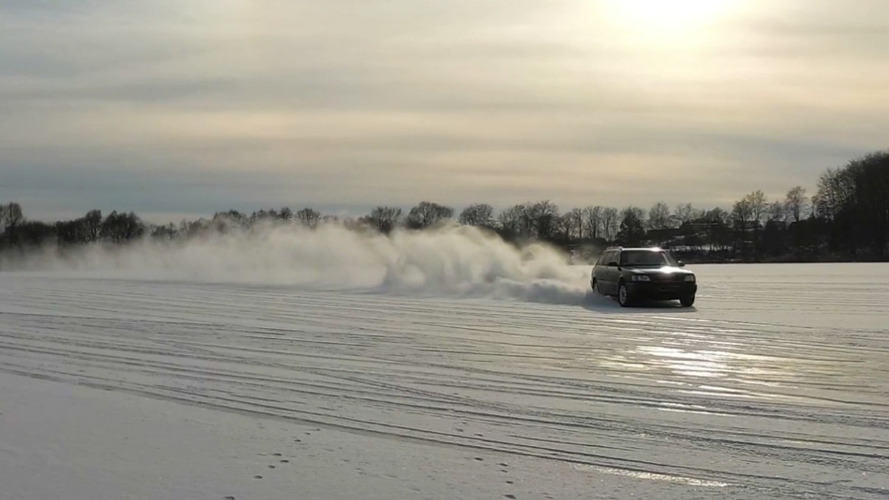 140 km/h flybys on Ice | Audi Quattro