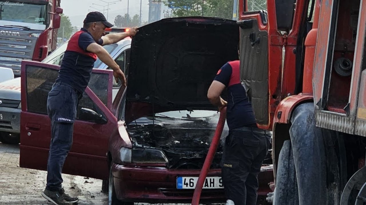 Seyir halindeki araç bir anda alev aldı