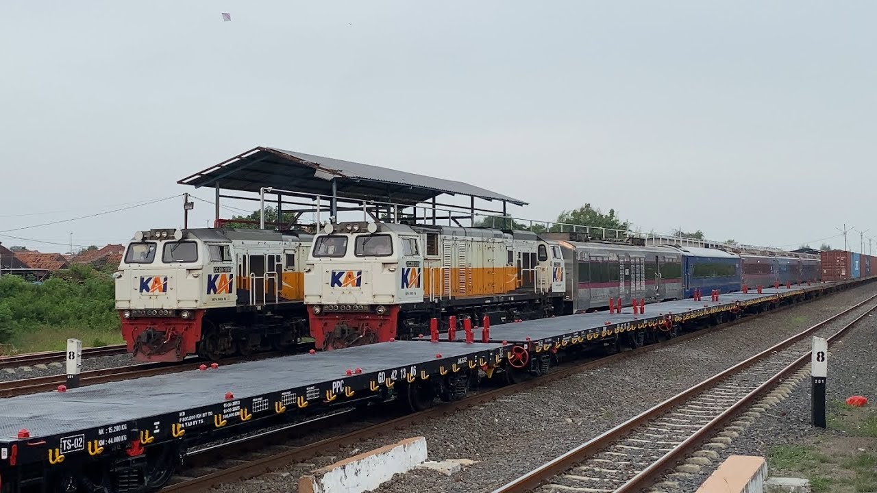 TOP !! 15 KOMPILASI KERETA API NGEBUT DI JALUR PERLINTASAN SIBUK PERTEMUAN JALUR UTARA DAN SELATAN