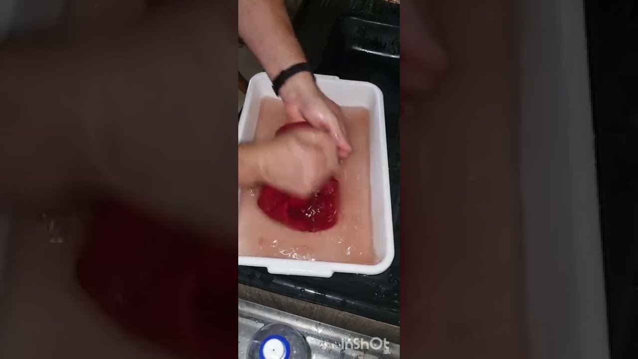 Como limpar uma boina de feltro. Boina vermelha de feltro Tolosa.