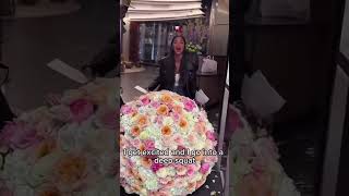 Oprah gives flowers to Nicole #oprah #oprahwinfrey #oprahwinfreynetwork #nicolescherzinger #flowers Profile