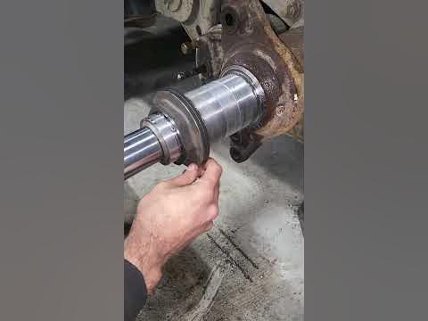 Восстановили очередной конец оси SAF посадки под подшипник и резьба ...