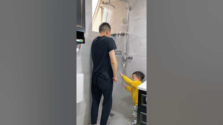 Dad smokes in toilet, gets scolded by his son the next second#funny#Cute baby