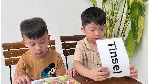 Tiếng Anh Giao Tiếp Phan Thiết: Bee and Henry practice talking about Christmas