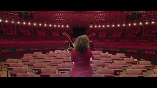 Miniatura del video "Metropole Orkest & Marcel Veenendaal (voc) - The Show Must Go On (ft. ZO! Gospel Choir)"