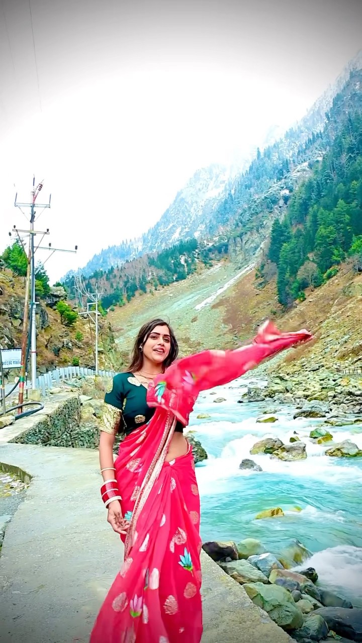 तुझे देखा तो ये जाना सनम #shorts #meenu #trending #ytshorts #youtube