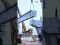 거대 콘크리트 빔이 자리를 잡는 순간 #worker #process #heavyequipment #machinery #engineering
