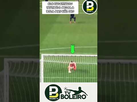 ELE ENGATINHOU TENTANDO PEGAR A BOLA MAS NÃO DEU #soccer #futebol #futbol #football #soccer #goleiro