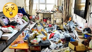 PET BLOGGER'S HOME STINKS AND IS FULL OF FECES.THIS PLACE IS TURNING INTO A SEPTIC TANK!!!#clean