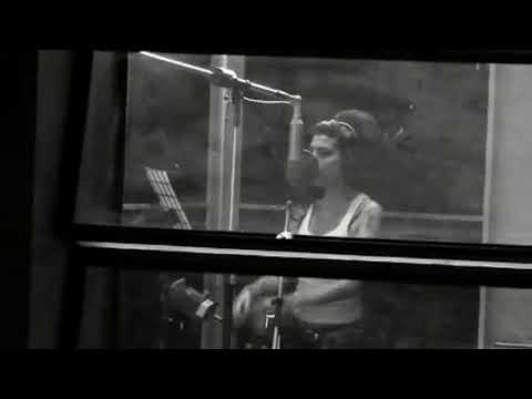 UNSEEN/EXTREMELY RARE: Amy Winehouse recording Cupid live @ Metropolis Studios 2007 (18s only)