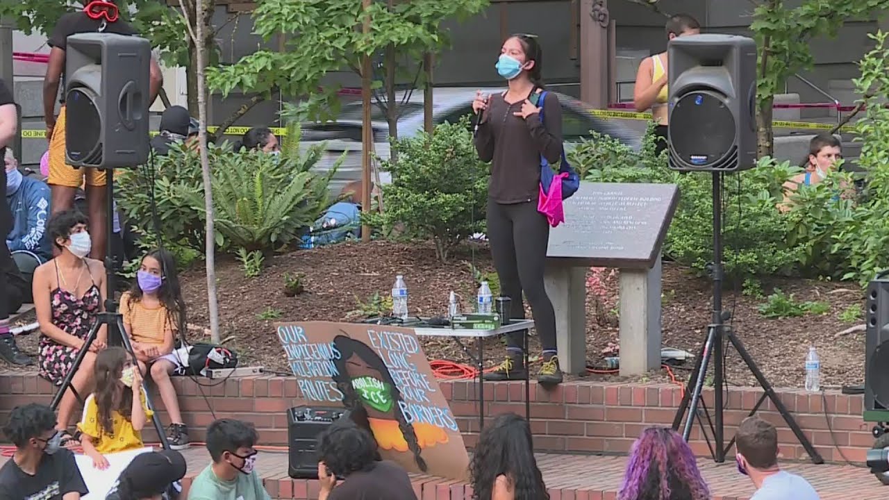 Hundreds participate in 'Abolish ICE' rally in Portland