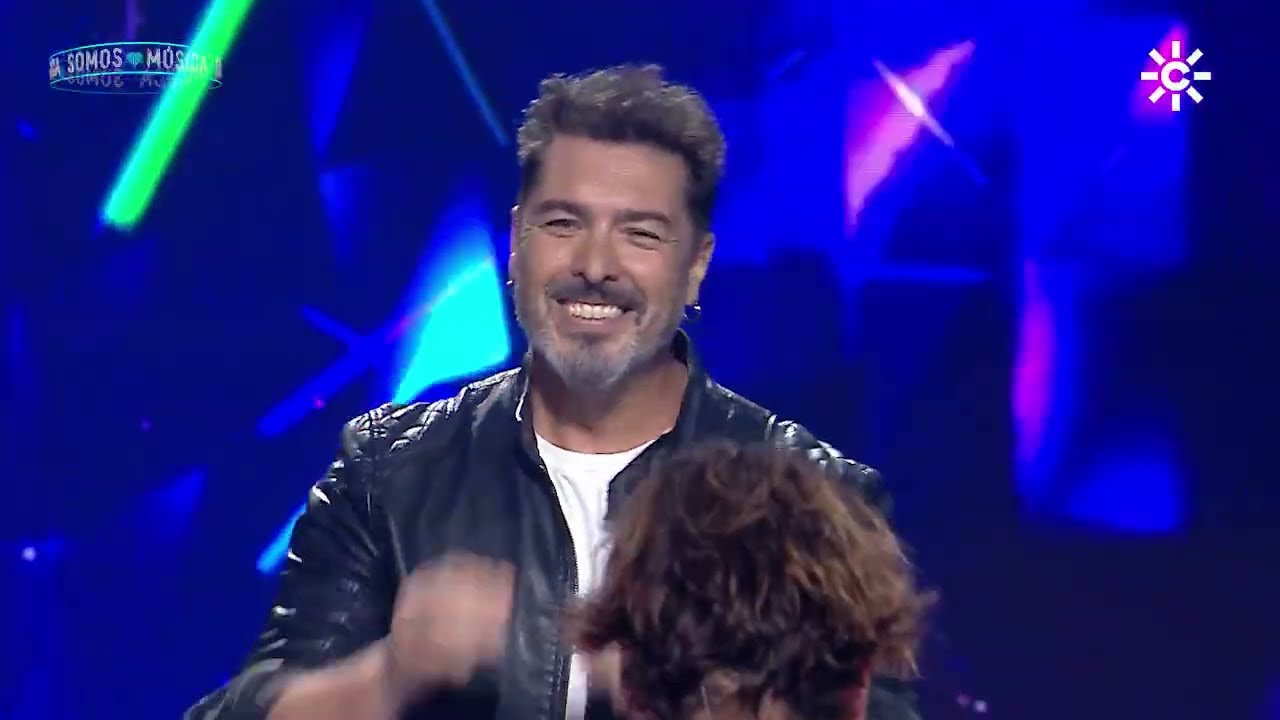 Miguel Nández sorprende a Manuel Carrasco cantando 'No dejes de soñar'