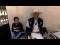 padre pistolas - visitando  el pueblo de  Chucandiro (entrevista) Sombritas family bloks