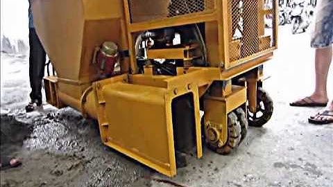 Máy đùn bó vỉa tự hành