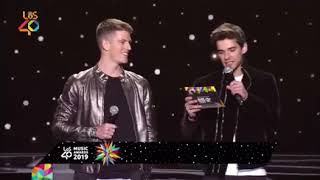 Miguel Bernardeau da el premio a Aitana #MejorArtista LOS40 Music Awards 2019